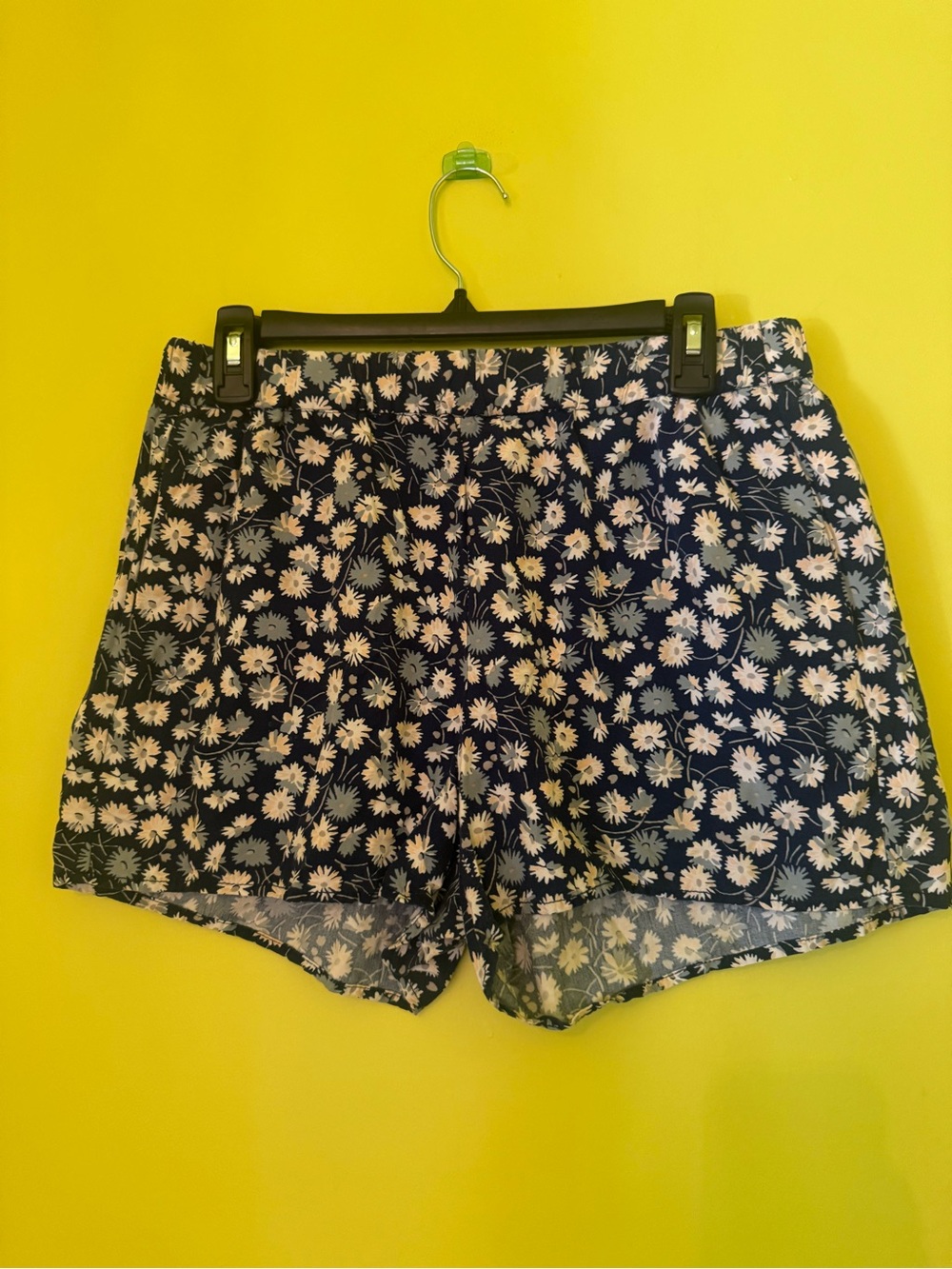 Madewell white and blue floral shorts size M
